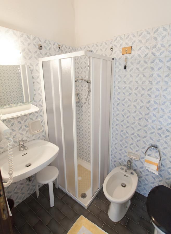 Hotel Quisisana Tabiano Terme Oda fotoğraf